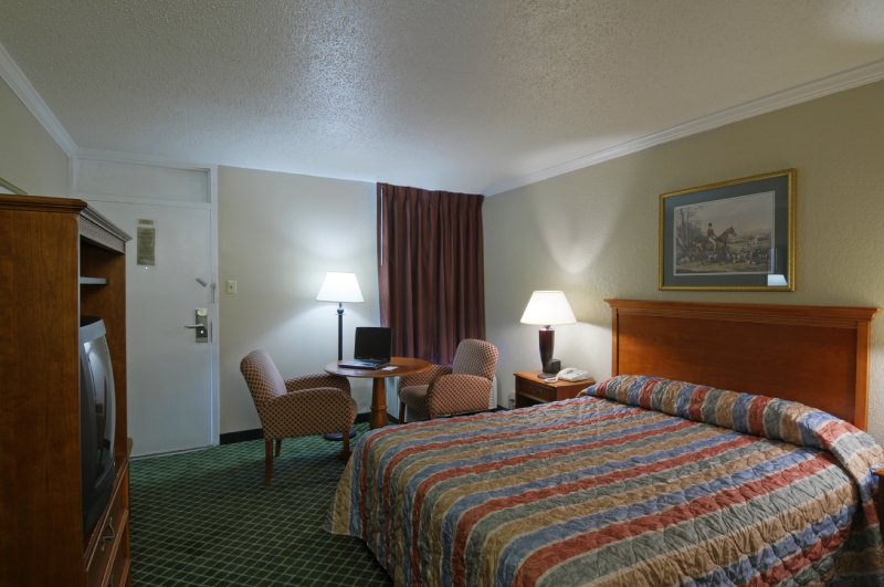 Econo Lodge Near Fort Stewart - Hinesville, GA