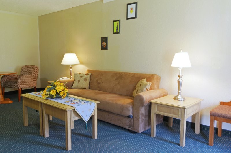 Econo Lodge Near Fort Stewart - Hinesville, GA