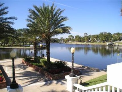 Tarpon Inn - Tarpon Springs, FL