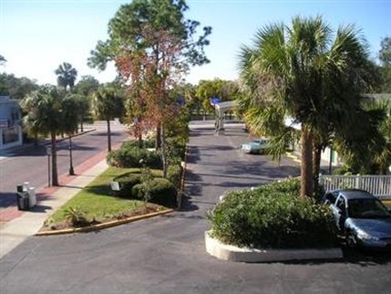 Tarpon Inn - Tarpon Springs, FL