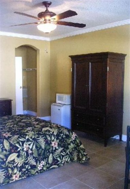 Tarpon Inn - Tarpon Springs, FL