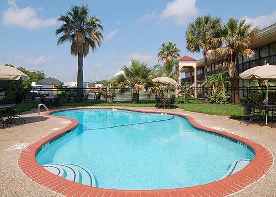 Camden Plaza Hotel