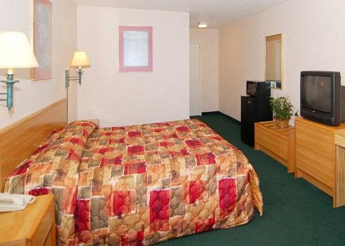 Rodeway Inn Flint - Flint, MI