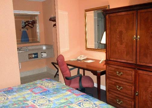 Rodeway Inn - Greensburg, PA