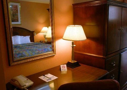 Rodeway Inn - Greensburg, PA