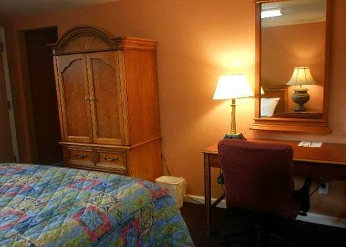 Rodeway Inn - Greensburg, PA