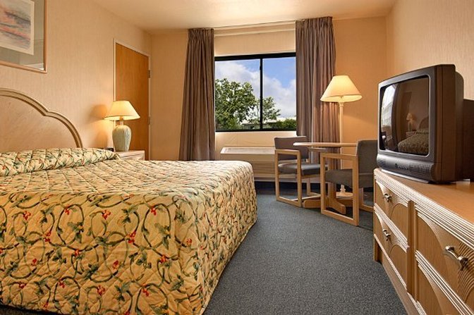 Relax Inn Lake of The Ozarks - Osage Beach, MO