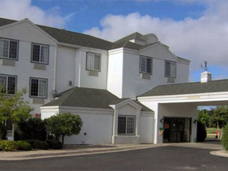 Charlevoix Inn & Suites - Charlevoix, MI