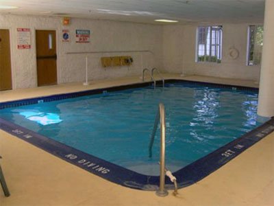 Charlevoix Inn & Suites - Charlevoix, MI