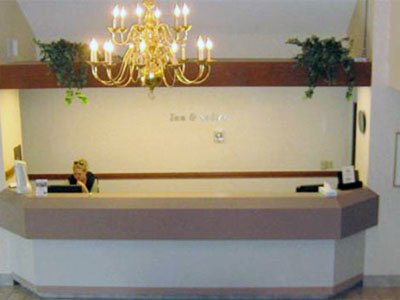 Charlevoix Inn & Suites - Charlevoix, MI