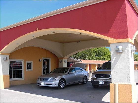 Amber Sky Motel - Uvalde, TX