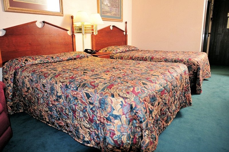 Country Hearth Inn - Shelbyville, TN