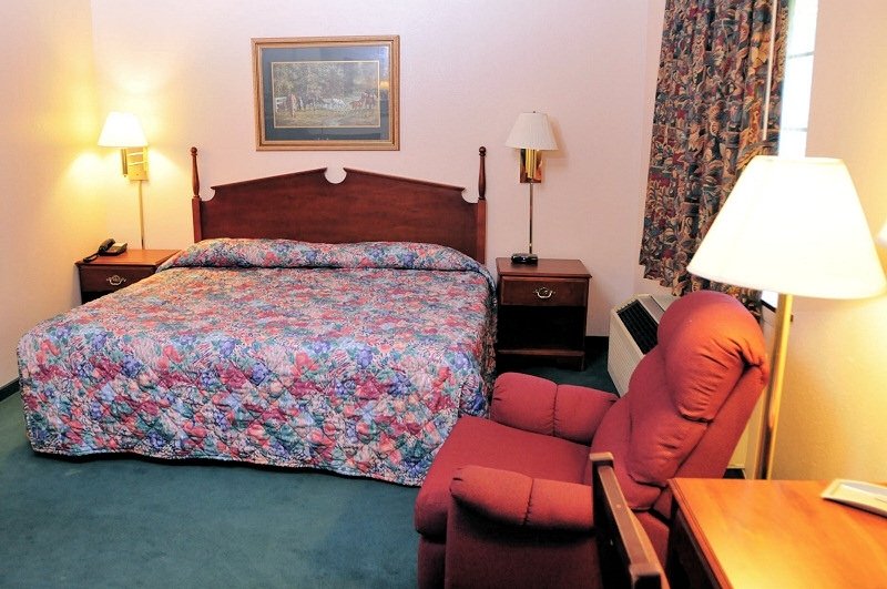 Country Hearth Inn - Shelbyville, TN
