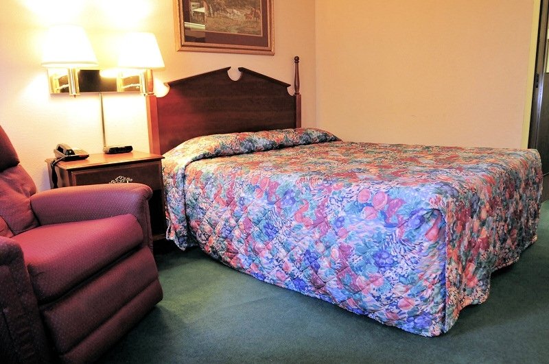 Country Hearth Inn - Shelbyville, TN