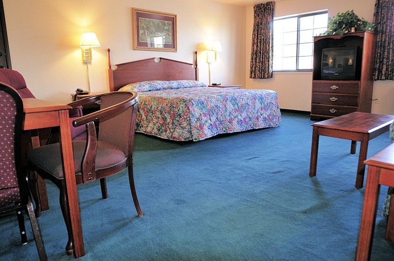 Country Hearth Inn - Shelbyville, TN