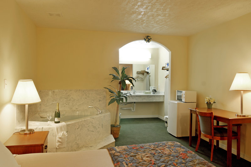 Americas Best Value Inn - Waller, TX