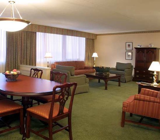 Hilton-Airport - Kansas City, MO