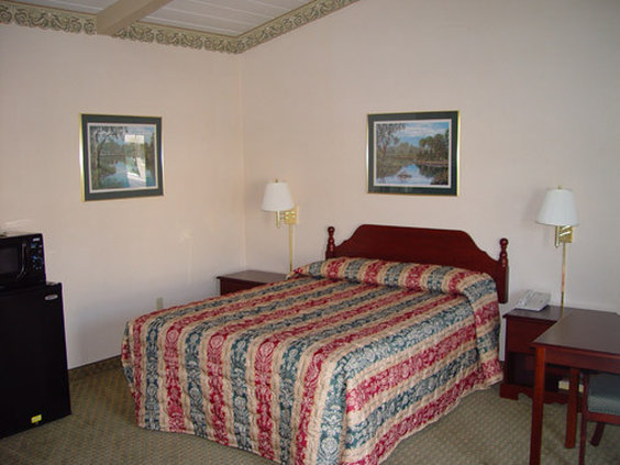 Castro Valley Inn - Castro Valley, CA