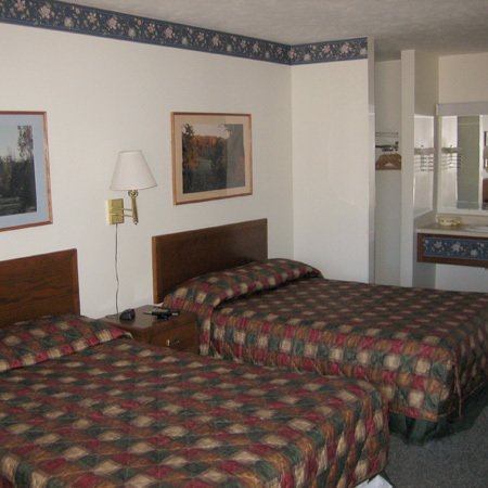 Crestview Inn & Suites - Cedar Lake, IN