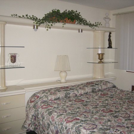Crestview Inn & Suites - Cedar Lake, IN