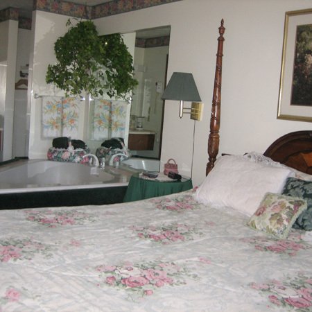 Crestview Inn & Suites - Cedar Lake, IN