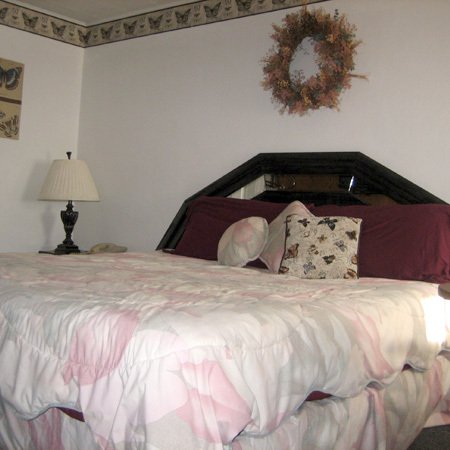Crestview Inn & Suites - Cedar Lake, IN