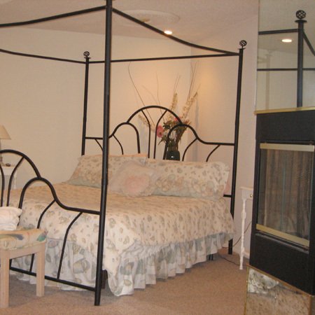 Crestview Inn & Suites - Cedar Lake, IN