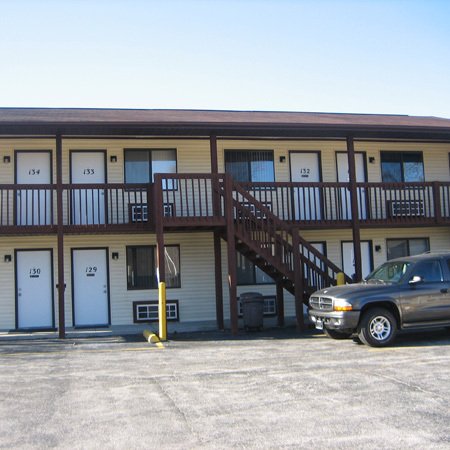 Crestview Inn & Suites - Cedar Lake, IN