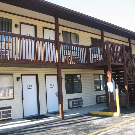 Crestview Inn & Suites - Cedar Lake, IN