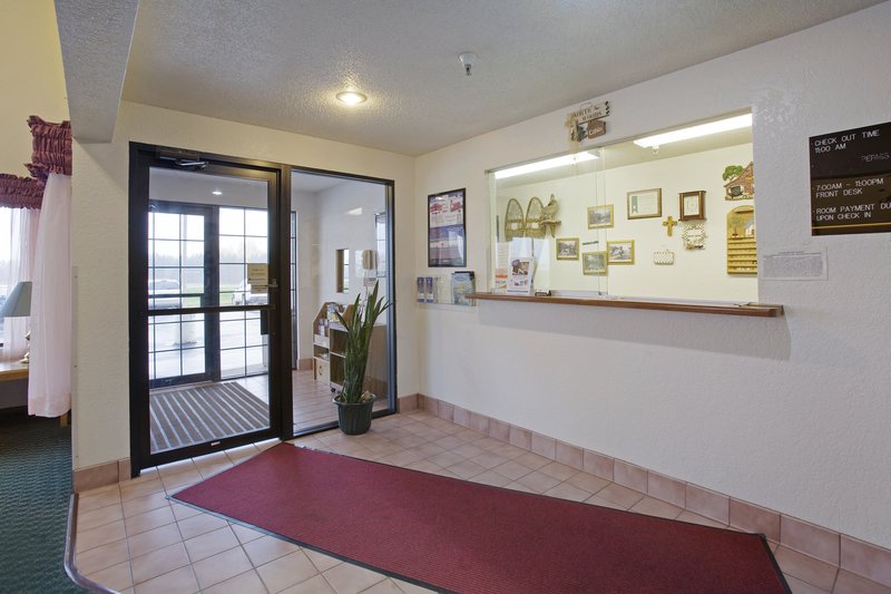 Americas Best Value Inn - Finlayson, MN