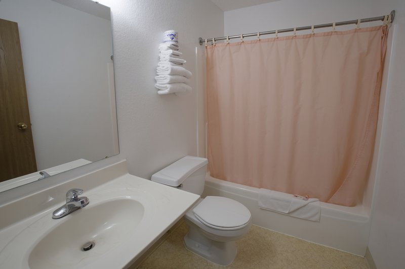 Americas Best Value Inn - Finlayson, MN
