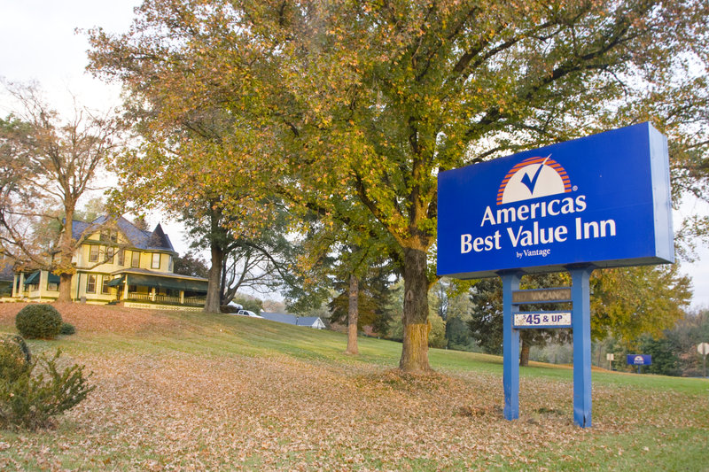 Americas Best Value Inn - Hancock, MD