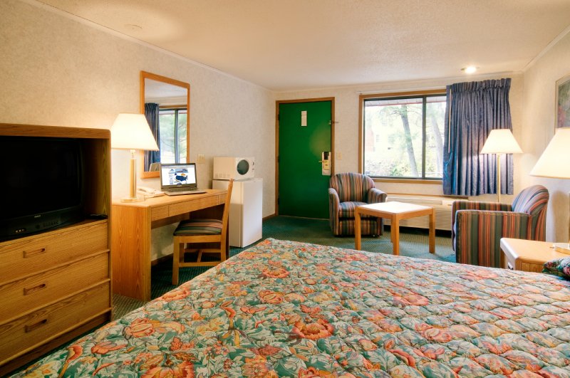 AMERICAS BEST VALUE INN - Covington, VA