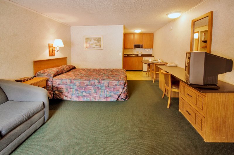 AMERICAS BEST VALUE INN - Covington, VA