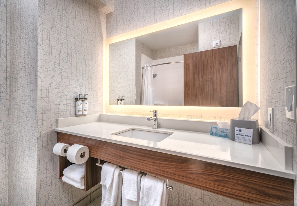 Holiday Inn Express & Suites BRANDON - Tap to explore photos