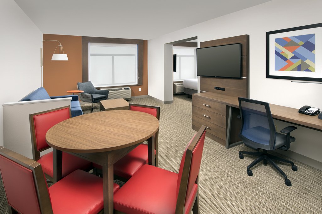 Holiday Inn Express & Suites BALTIMORE - BWI AIRPORT NORTH - Tap to explore photos
