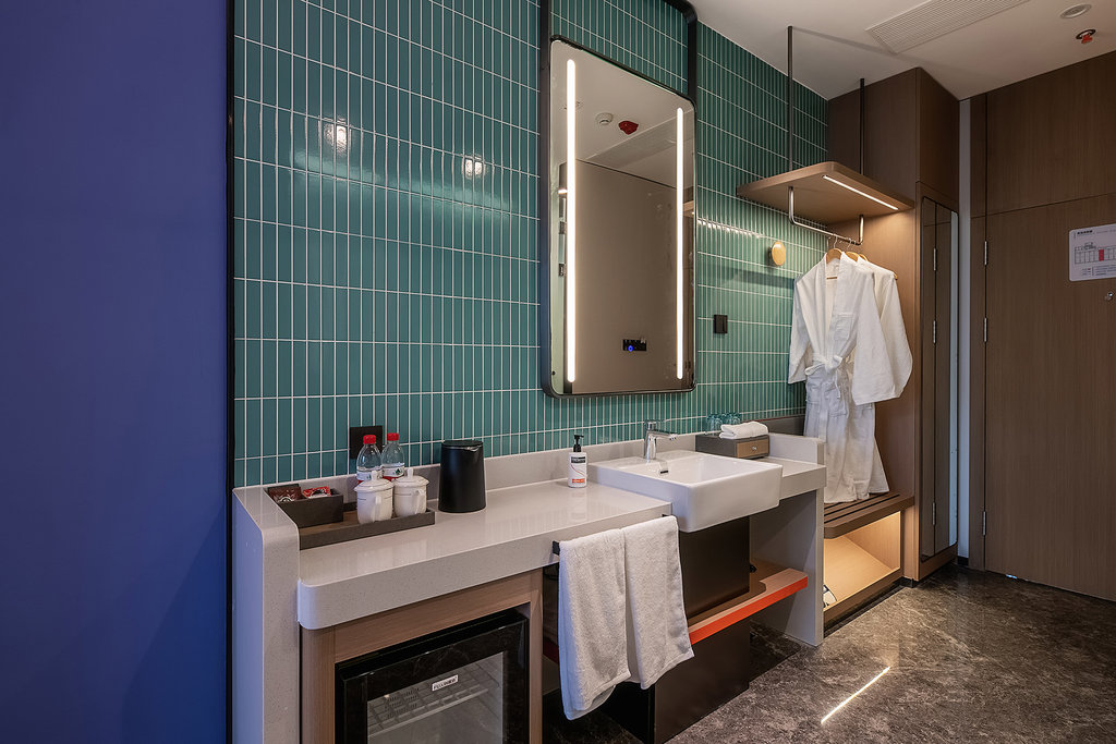 Holiday Inn Express CHONGQING NANBIN ROAD - Tap to explore photos