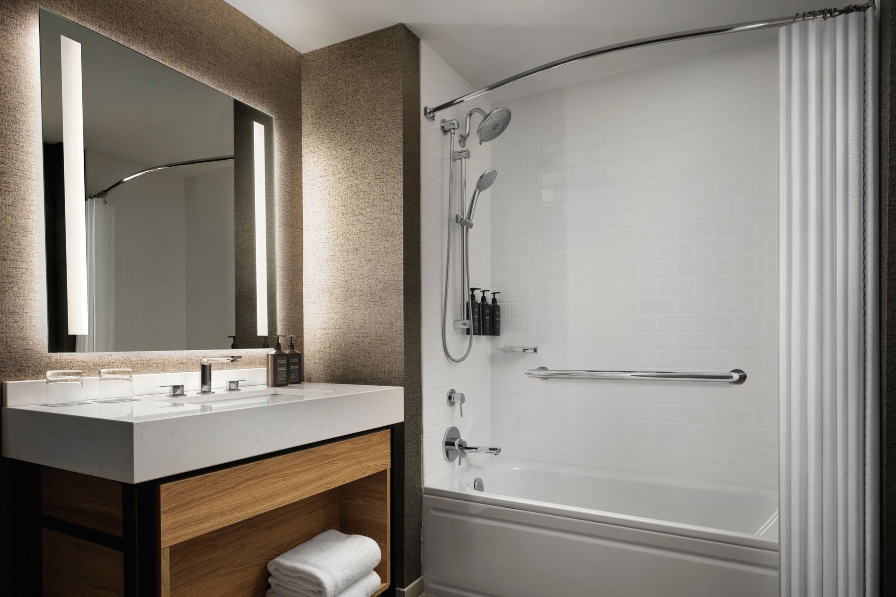 Sheraton Erie Bayfront Hotel - Tap to explore photos