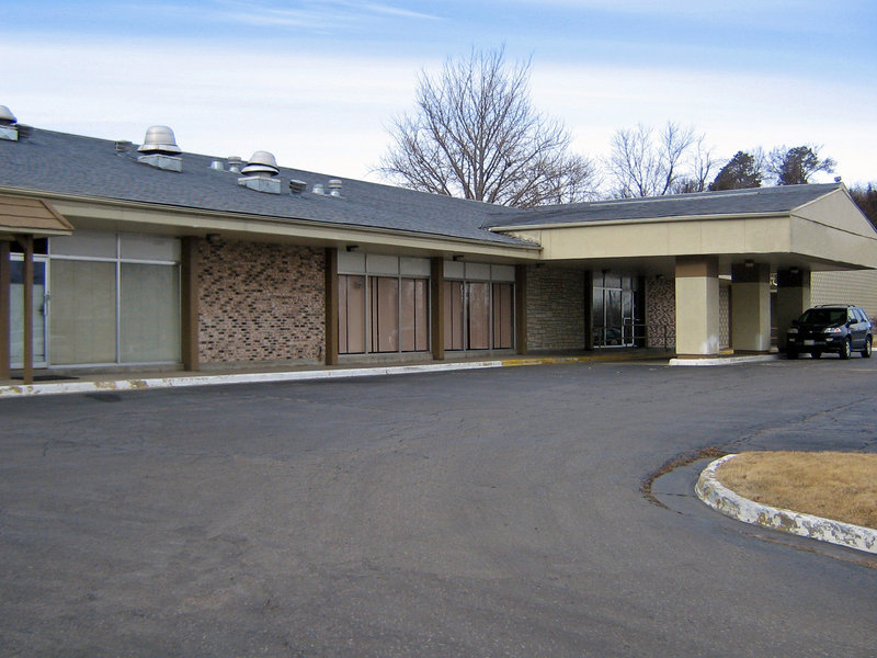 Americas Best Value Inn - Manhattan, KS