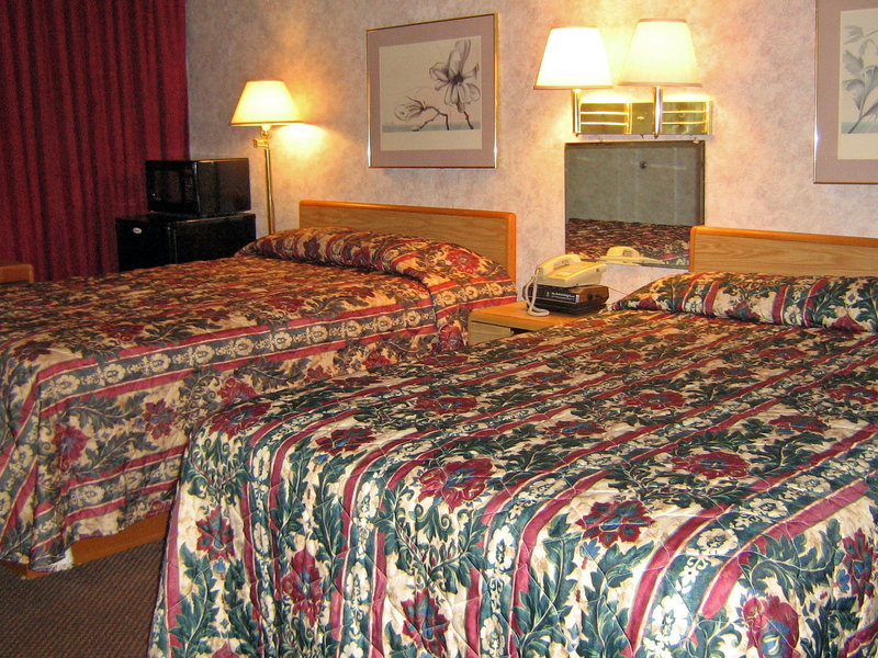 Americas Best Value Inn - Manhattan, KS