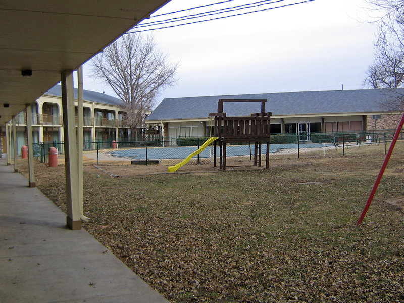 Americas Best Value Inn - Manhattan, KS