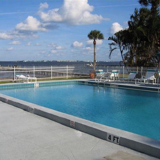 Caribbean Shores Hotel & Cttgs - Jensen Beach, FL