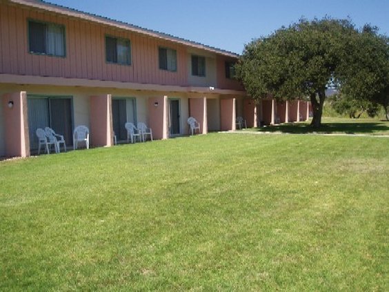 White Oaks Hotel - Lompoc, CA