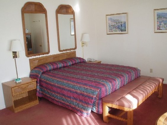 White Oaks Hotel - Lompoc, CA