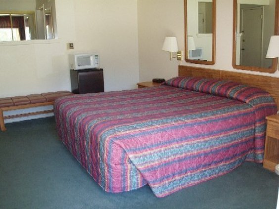 White Oaks Hotel - Lompoc, CA