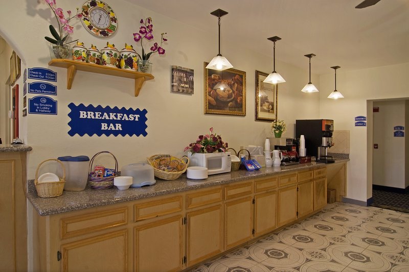 Americas Best Value Inn & Suites-Bush Int'l Airport