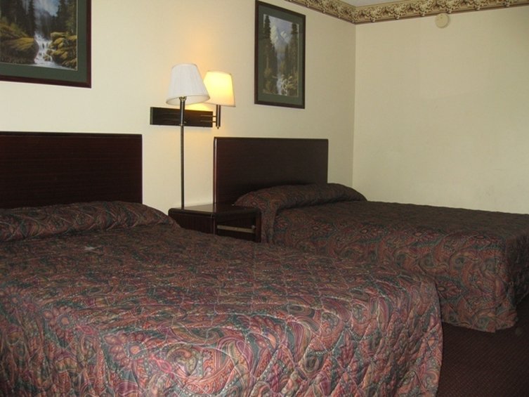Country Hearth Inn - Decatur, GA