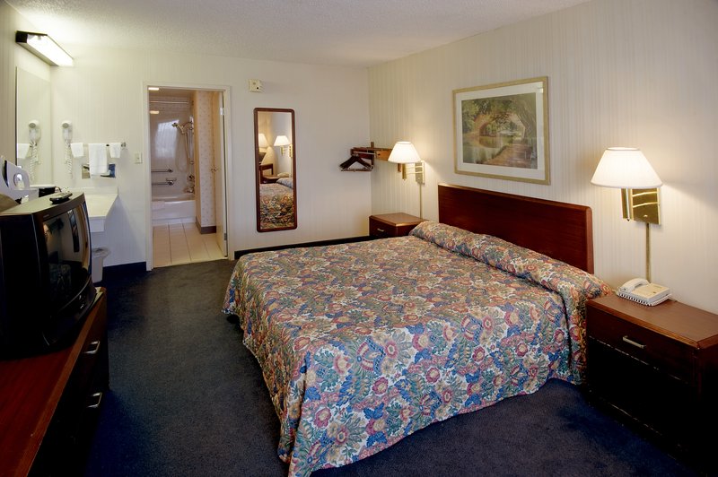 Americas Best Value Inn - Albany, GA