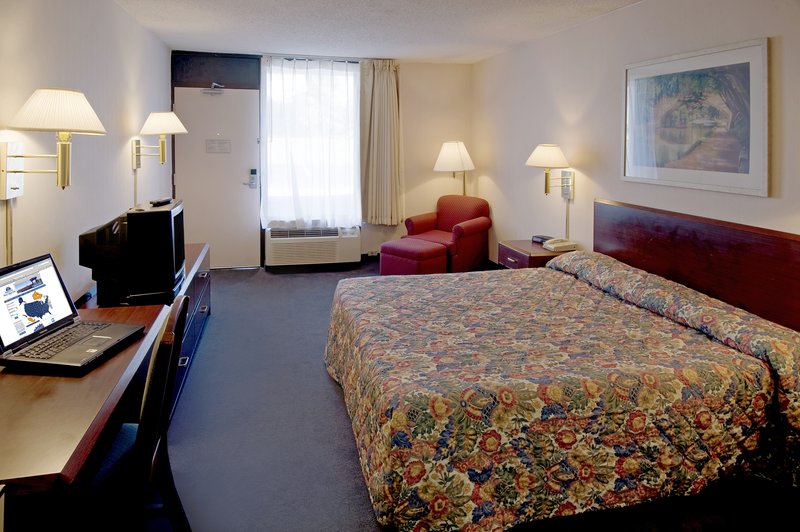 Americas Best Value Inn - Albany, GA
