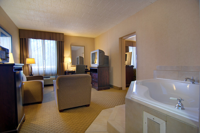 Comfort Inn & Suites Paramus - Paramus, NJ